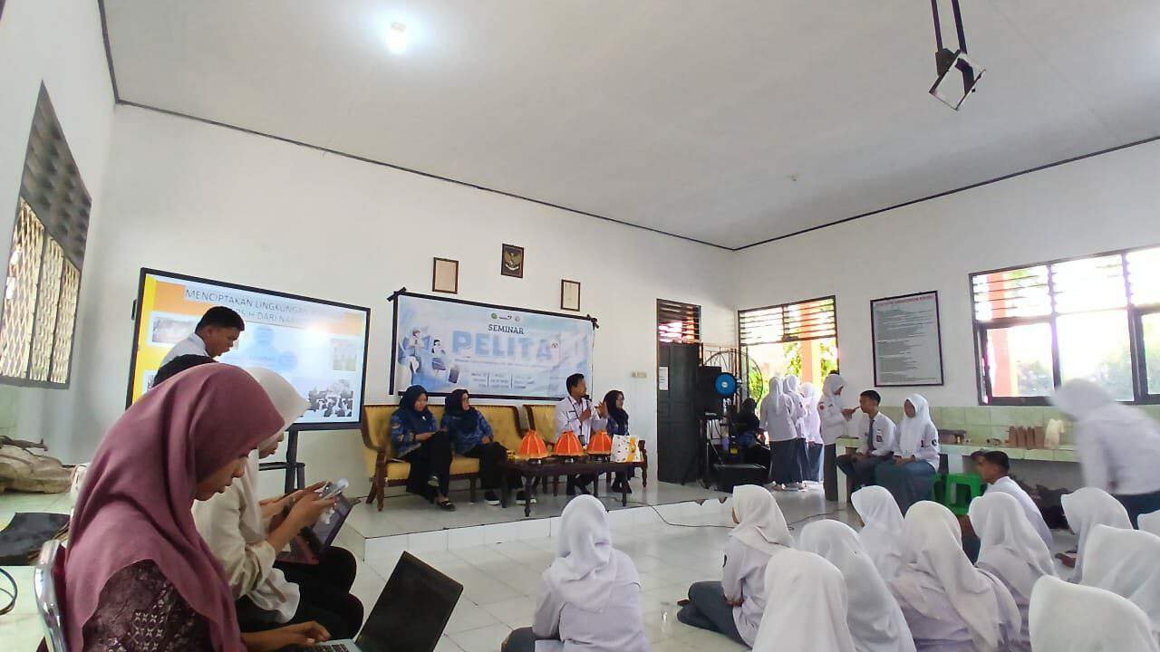 Seminar Pelita (Pemuda Lintas Tantangan LGBT, Seks Bebas, dan Anti Narkoba) dan Deklarasi Anti Narkoba UPT SMA Negeri 9 Gowa
