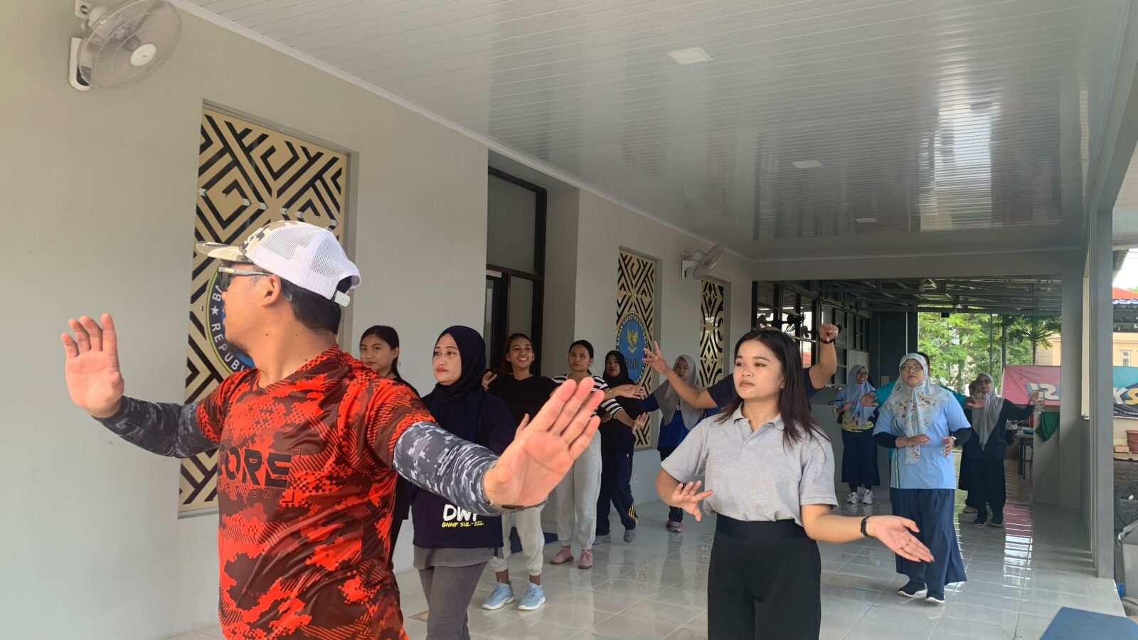 Komitmen Jaga Kesehatan, Personil BNNP Sulsel Lakukan Senam Sehat Anti Narkoba Untuk Menjaga Kebugaran oleh Personil BNNP SULSEL Periode 8 November 2024