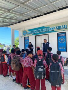 OUTING CLASS SD INPRES TALLO TUA I KE KANTOR BNN PROV. SULAWESI SELATAN
