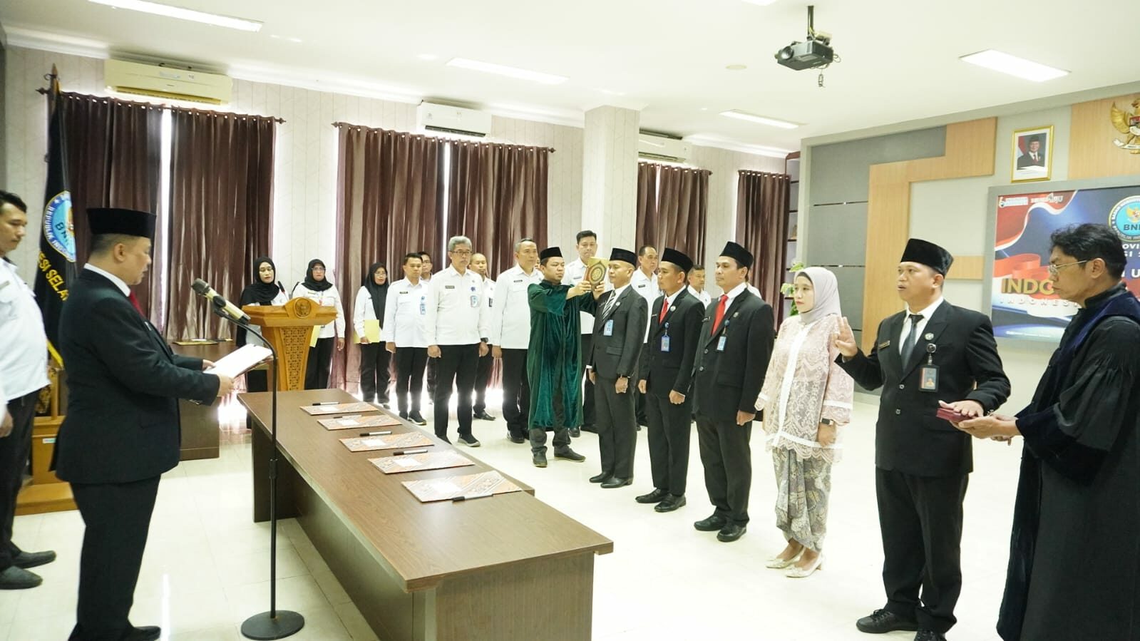 Kepala BNNP Sulawesi Selatan Melakukan Pelantikan Dan Pengambilan Sumpah/Janji Pejabat Fungsional Di Lingkungan BNNP Sulawesi Selatan