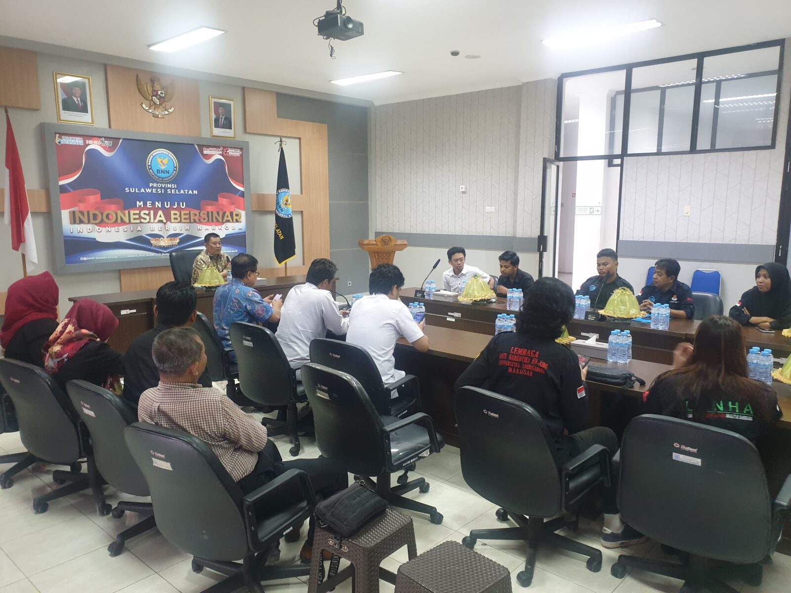PERKUAT P4GN, KEPALA BNNP SULAWESI SELATAN MENERIMA KUNJUNGAN AUDIENSI ORGANISASI KEMASYARAKATAN ANTI NARKOTIKA