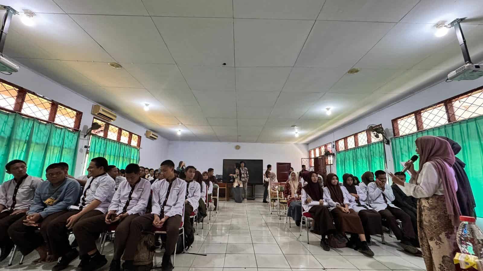Penyuluhan Pencegahan Penyalahgunaan Narkoba bagi Siswa SMAN 9 Makassar