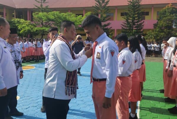 Kepala BNNP Sulawesi Selatan Pimpin Upacara Bendera dan Mengukuhkan Satgas Anti Narkoba di Sekolah BERSINAR SMAN 2 Toraja Utara