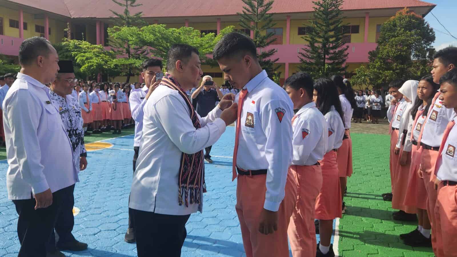 Kepala BNNP Sulawesi Selatan Pimpin Upacara Bendera dan Mengukuhkan Satgas Anti Narkoba di Sekolah BERSINAR SMAN 2 Toraja Utara