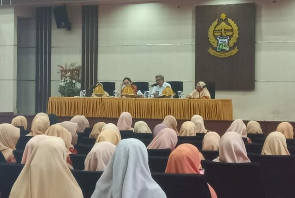 Penyuluhan Pencegahan Penyalahgunaan Narkoba bagi Darma Wanita Persatuan Provinsi Sulawesi Selatan dan Siswa-Siswi SMA