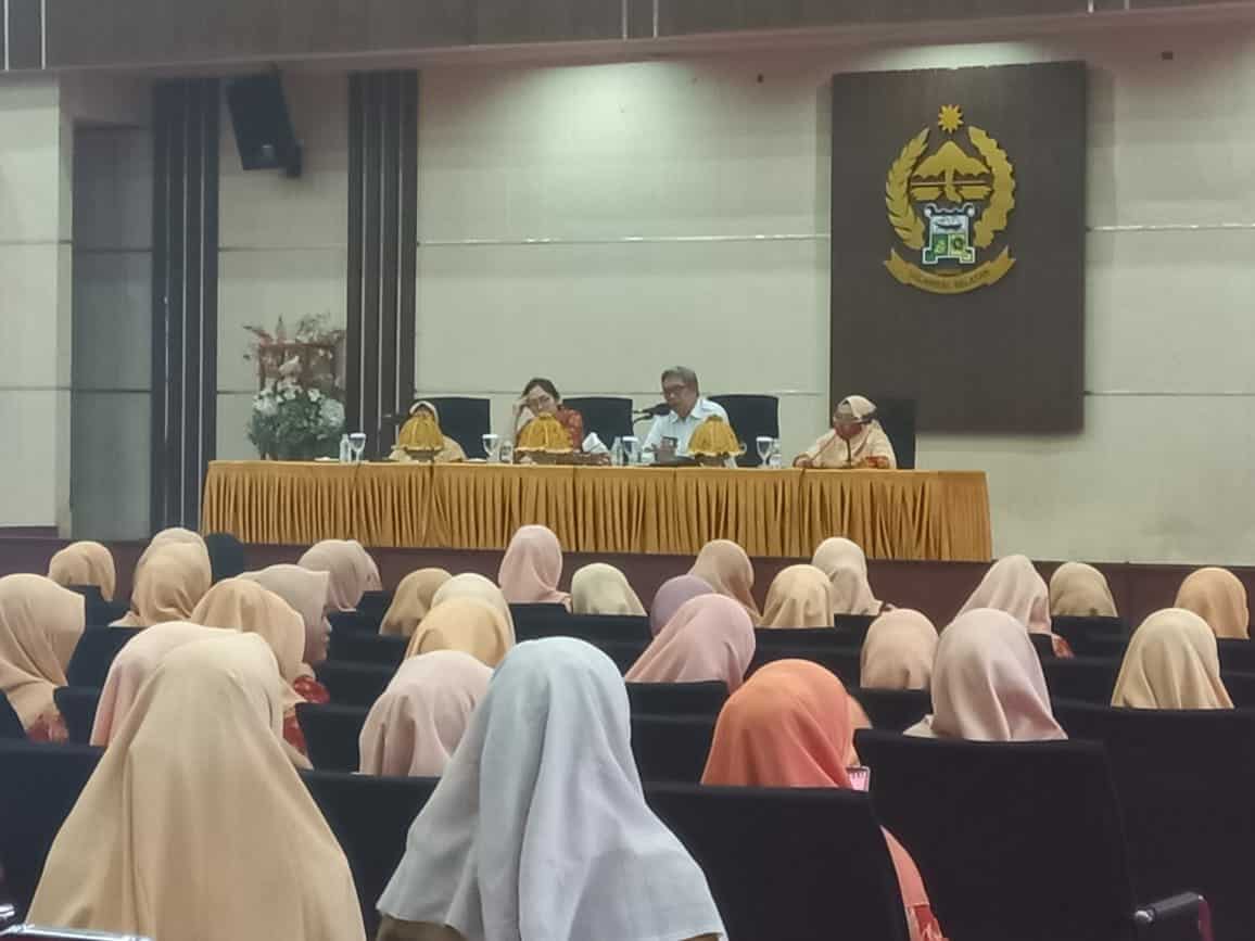 Penyuluhan Pencegahan Penyalahgunaan Narkoba bagi Darma Wanita Persatuan Provinsi Sulawesi Selatan dan Siswa-Siswi SMA