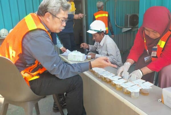 BERSINERGI UNTUK MEWUJUDKAN KAWASAN INDUSTRI BERSINAR, BNNP SULSEL LAKUKAN DETEKSI DINI TES URINE KARYAWAN PT. VALE INDONESIA TBK
