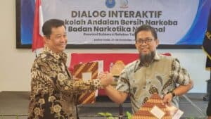 KEPALA BNNP SULSEL MENANDATANGANI PERJANJIAN KERJA SAMA DENGAN DINAS PENDIDIKAN SULSEL PADA ACARA DIALOG INTERAKTIF “SEKOLAH ANDALAN BEBAS NARKOBA” DI PROVINSI SULAWESI SELATAN T.A 2024