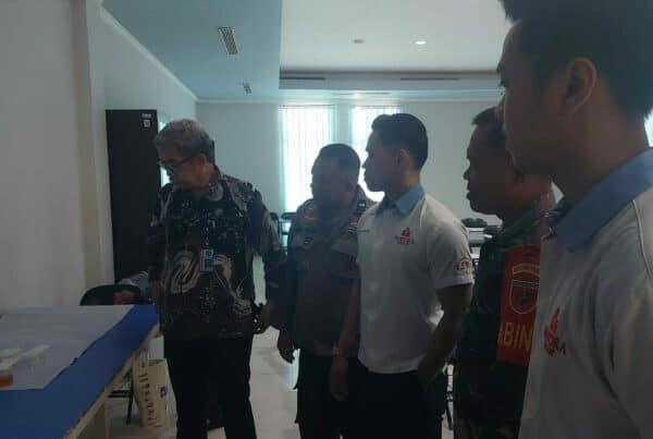 BERSINERGI UNTUK MEWUJUDKAN LINGKUNGAN KERJA BERSINAR, BNNP SULSEL LAKUKAN SOSIALISASI P4GN DAN DETEKSI DINI TES URINE KARYAWAN PT TIRTA FRESINDO JAYA (MAYORA)