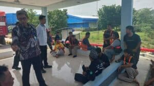 BERSINERGI UNTUK MEWUJUDKAN LINGKUNGAN KERJA BERSINAR, BNNP SULSEL LAKUKAN SOSIALISASI P4GN DAN DETEKSI DINI TES URINE KARYAWAN PT TIRTA FRESINDO JAYA (MAYORA)