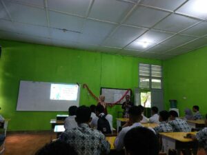 Sosialisasi Bahaya Penyalahgunaan Narkoba dalam mewujudkan Sekolah Bersih tanpa Narkoba (Bersinar) di SMK Negeri 3 Gowa Kabupaten Gowa