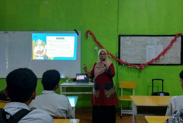 Sosialisasi Bahaya Penyalahgunaan Narkoba dalam mewujudkan Sekolah Bersih tanpa Narkoba (Bersinar) di SMK Negeri 3 Gowa Kabupaten Gowa