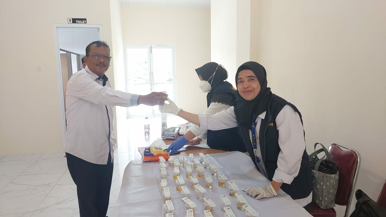 BNNP SULSEL LAKUKAN SOSIALISASI P4GN DAN DETEKSI DINI TES URINE PEGAWAI BALAI PELATIHAN VOKASI DAN PRODUKTIVITAS KABUPATEN PANGKEP