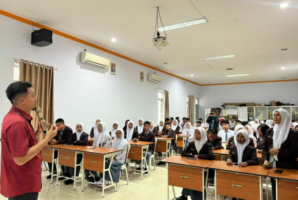 BNN Provinsi Sulsel Sosialisasi Sosialisasi Pencegahan Penyalahgunaan Narkotika di SMAN 16 Makassar