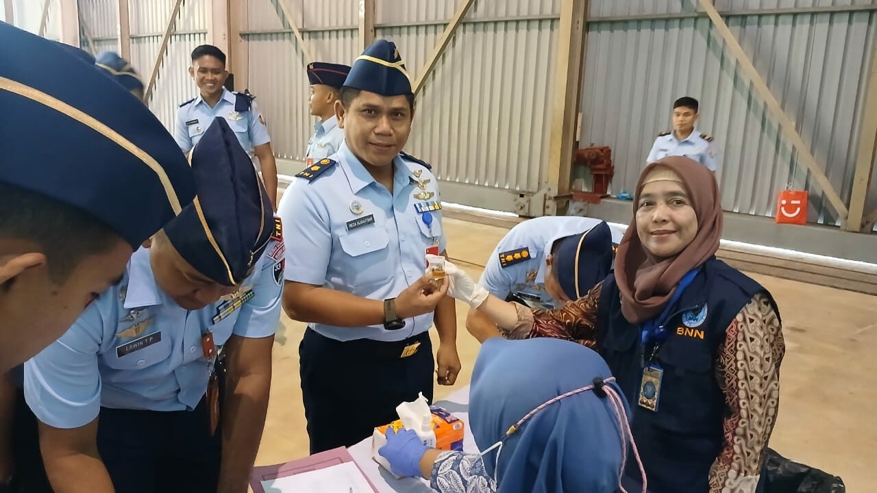 Deteksi Dini Tes Urine Terhadap Personil LANUD SULTAN HASANUDDIN