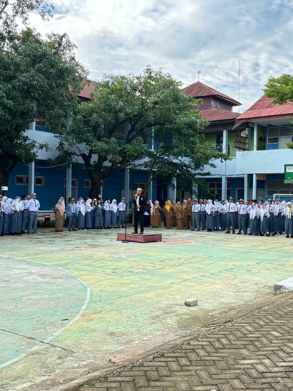 KIE Pencegahan Penyalahgunaan Narkoba Dalam Forum Upacara Bendera Di SMA NEG.14 MAKASSAR KIE Pencegahan Penyalahgunaan Narkoba Dalam Forum Upacara Bendera Di SMA NEG.14 MAKASSAR
