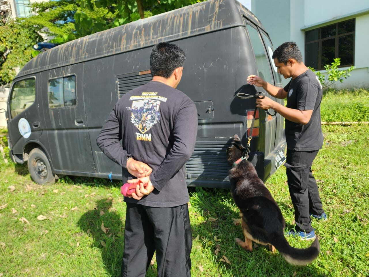 UNIT K-9 BNNP SULSEL MELAKSANAKAN LATIHAN PENDETEKSIAN PERIODE FEBRUARI 2025
