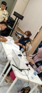 Melaksanaakan pemeriksaan narkoba terhadap karyawan PT. Prima Karya Sarana Sejahtera (PKSS)