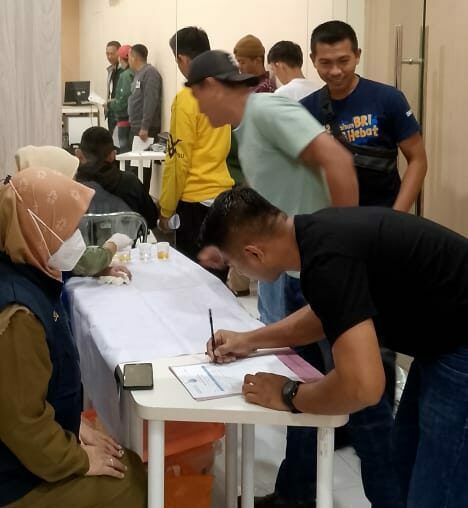 Melaksanaakan pemeriksaan narkoba terhadap karyawan PT. Prima Karya Sarana Sejahtera (PKSS)