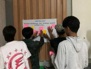 MAHASISWA MAGANG PSIKOLOGI UNM AJAK KLIEN REHABILITASI BNNP SULSEL BANGUN VERSI TERBAIK DIRI MELALUI PSIKOEDUKASI