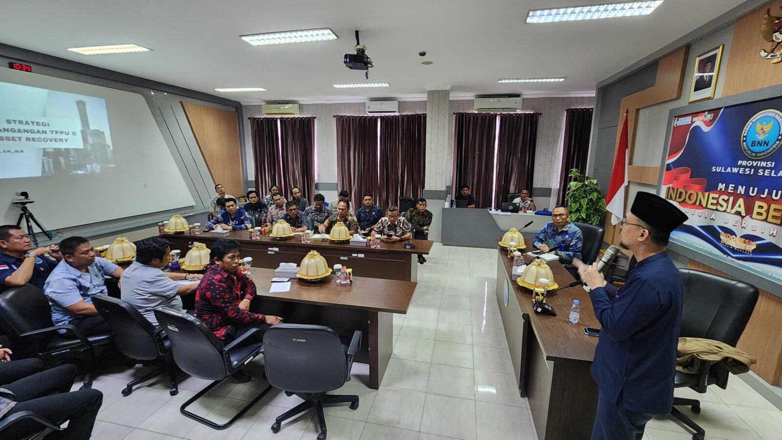 KEPALA BNNP SULSEL MEMBUKA KEGIATAN PELATIHAN STRATEGI PENANGANAN TPPU & ASSET RECOVERY BAGI PARA PENYIDIK BNNP/BNNK