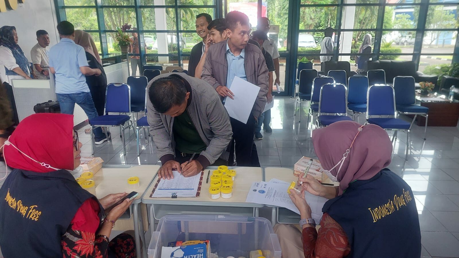 BNNP SULSEL DETEKSI DINI NARKOBA MELALUI TES URINE KARYAWAN AIRNAV INDONESIA CABANG MAKASAR MTSC BNNP SULSEL DETEKSI DINI NARKOBA MELALUI TES URINE KARYAWAN AIRNAV INDONESIA CABANG MAKASAR MTSC
