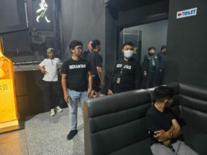BNNP SULAWESI SELATAN LAKUKAN RAZIA DI BEBERAPA KAWASAN RAWAN PEREDARAN GELAP NARKOTIKA DAN TEMPAT HIBURAN MALAM DI KOTA MAKASSAR BNNP SULAWESI SELATAN LAKUKAN RAZIA DI BEBERAPA KAWASAN RAWAN PEREDARAN GELAP NARKOTIKA DAN TEMPAT HIBURAN MALAM DI KOTA MAKASSAR