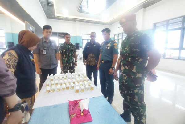 BNNP SULSEL SOSIALISASI P4GN & DETEKSI DINI NARKOBA MELALUI TES URINE ANGGOTA TNI BATALYON MARINIR PERTAHANAN PANGKALAN VI MAKASSAR