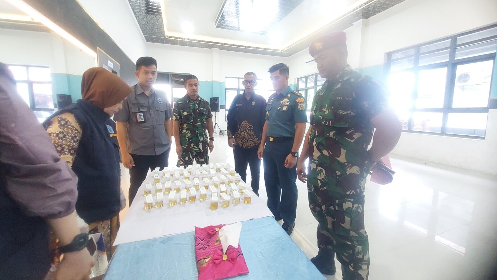 BNNP SULSEL SOSIALISASI P4GN & DETEKSI DINI NARKOBA MELALUI TES URINE ANGGOTA TNI BATALYON MARINIR PERTAHANAN PANGKALAN VI MAKASSAR