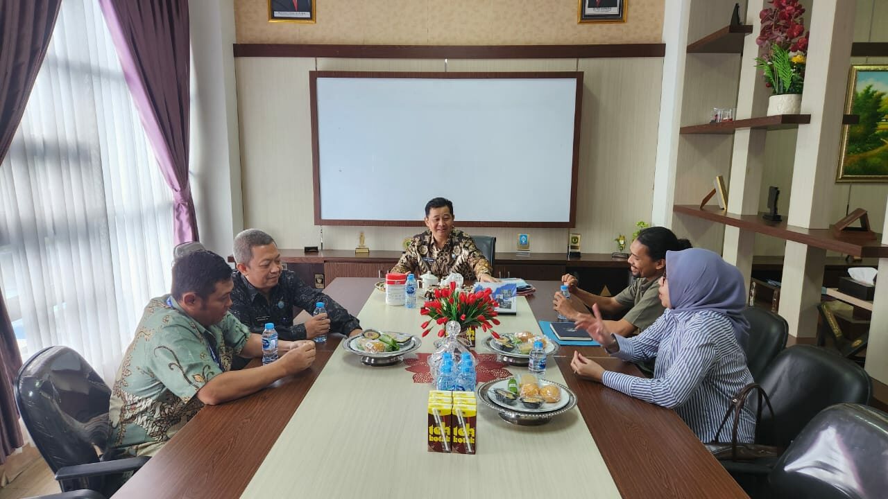 KEPALA BNNP SULSEL MENERIMA KUNJUNGAN TIM DARI BRIN DAN MITRA LOKAL PERGURUAN TINGGI DALAM RANGKA PENELITIAN PREVALENSI PENYALAHGUNA NARKOTIKA KEPALA BNNP SULSEL MENERIMA KUNJUNGAN TIM DARI BRIN DAN MITRA LOKAL PERGURUAN TINGGI DALAM RANGKA PENELITIAN PREVALENSI PENYALAHGUNA NARKOTIKA